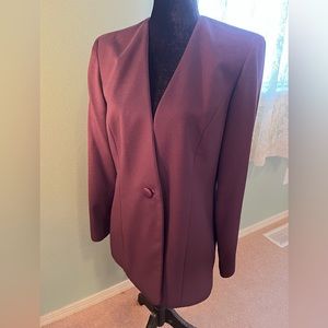 Sandra OW-WING N.R. 1  plum pant suit sz. 8